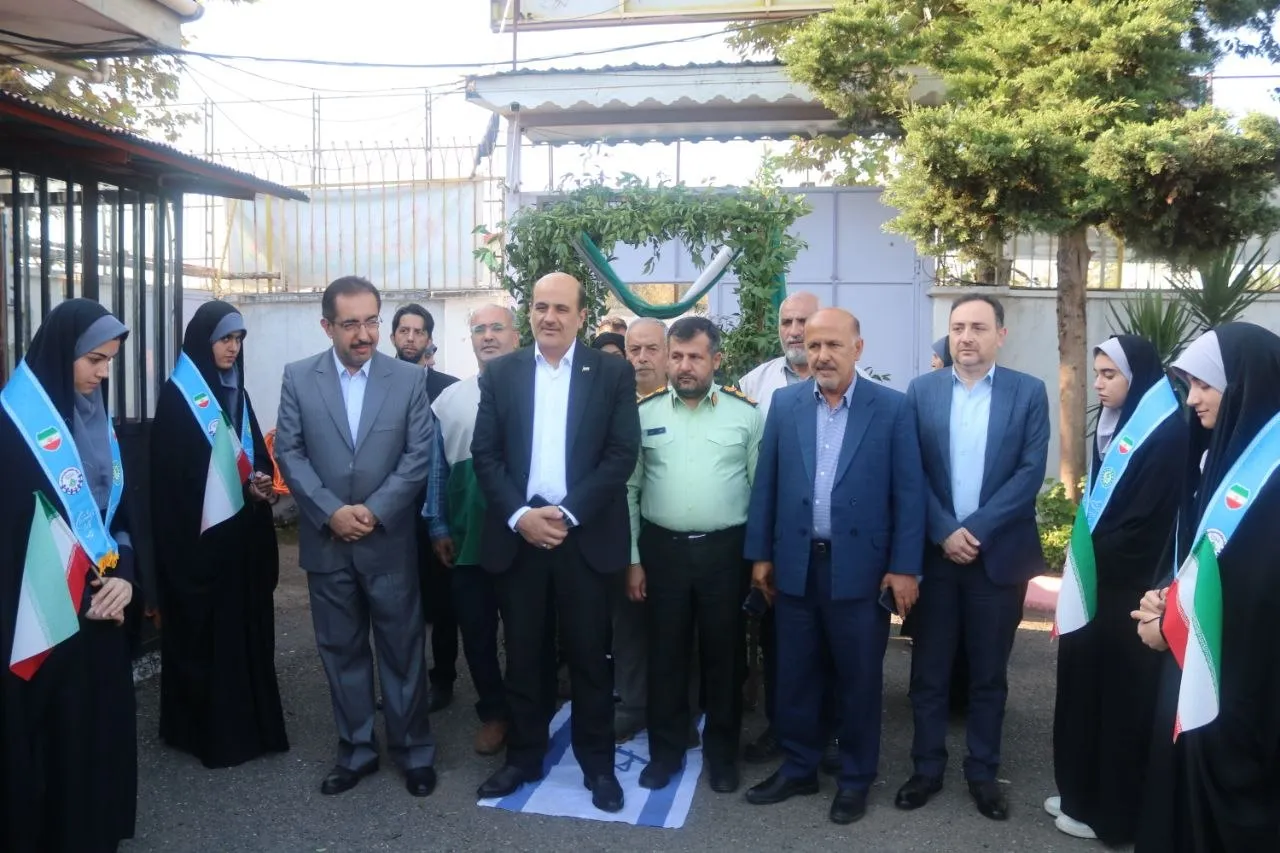 نواخته شدن زنگ مهر در لاهیجان با دستان مادران شهدای جنگ اخیر