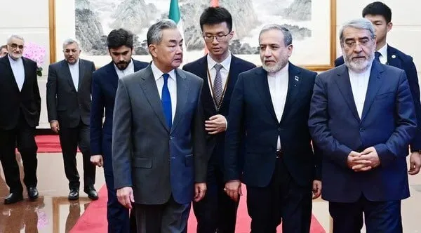 عراقچی: از راه‌حل‌های دیپلماتیک که حقوق ملت ایران را تأمین کند، استقبال می‌کنیم