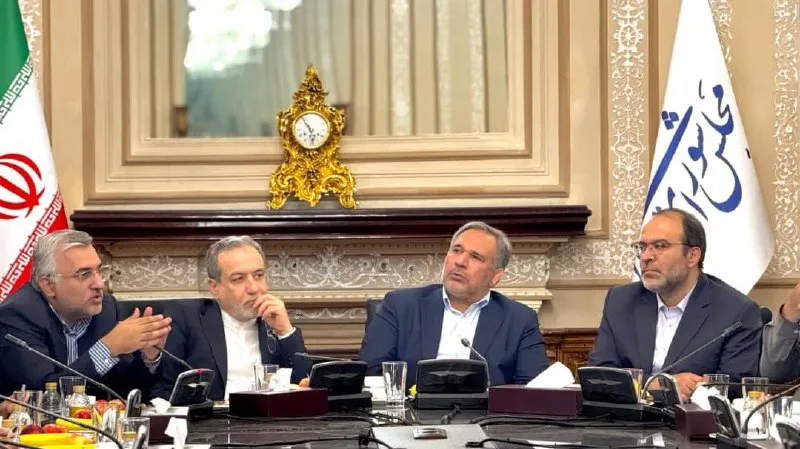 نشست کمیسیون اقتصادی مجلس شورای اسلامی با عراقچی