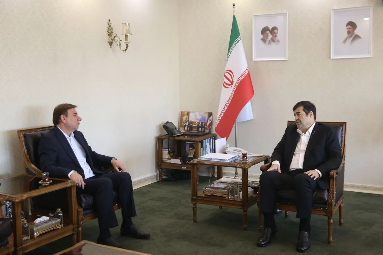 استاندار بوشهر در دیدار با وزیر ورزش، بر توسعه متوازن زیرساخت‌های ورزشی در شهرها و روستاهای استان تاکید کرد
