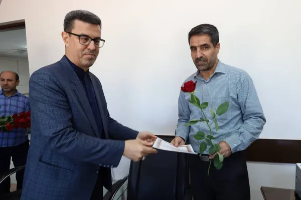 تقدیر مدیرکل ورزش و جوانان خراسان رضوی از کارکنان به مناسبت روز کارمند