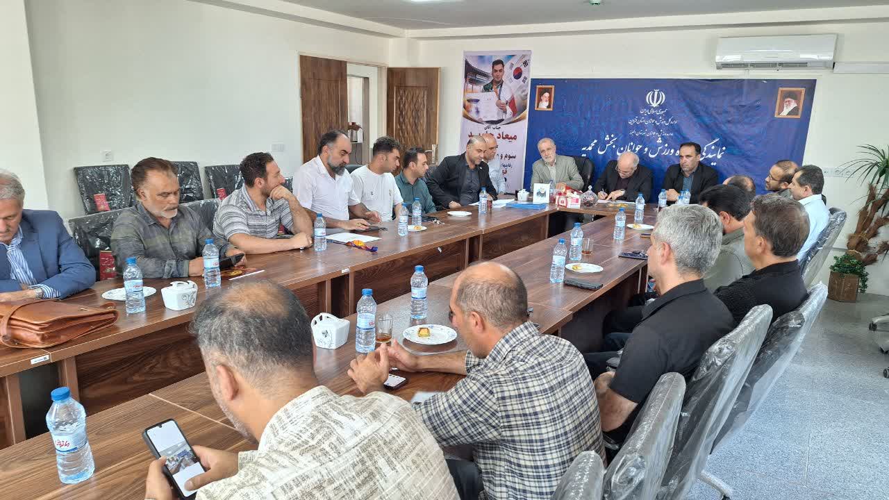 خبرنگاران ورزشی در اداره ورزش و جوانان شهر محمدیه تجلیل شدند خبرنگاران ورزشی در اداره ورزش و جوانان شهر محمدیه تجلیل شدند