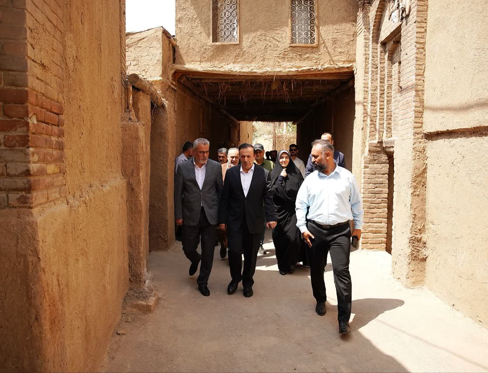 حضور استاندار قزوین در صحنه فیلمبرداری سریال بامداد خمار حضور استاندار قزوین در صحنه فیلمبرداری سریال بامداد خمار