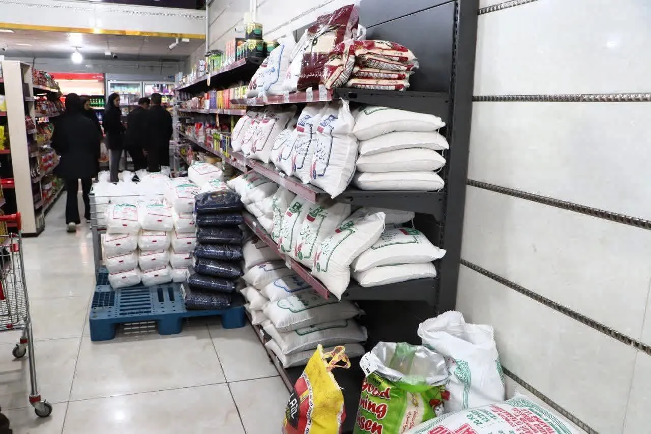آرامش بر بازار کرمانشاه حاکم است/ ذخایر کالا‌های اساسی برای چندین ماه تأمین شد