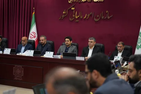مالیات‌ستانی باید از مسیر شناسایی منابع جدید انجام شود