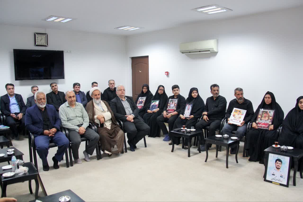 گزارش تصویری / تجلیل نماینده ولی فقیه از خانواده شهدای ورزشکار گلستانی جنگ رمضان گزارش تصویری / تجلیل نماینده ولی فقیه از خانواده شهدای ورزشکار گلستانی جنگ رمضان