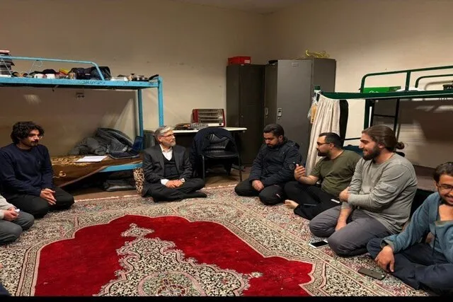 گفتگوی سه ساعته وزیر علوم با دانشجویان