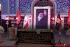 شب گذشته، حال و هوای زائران در جوار مزار نورانی «آقای شهید ایران» در رواق دارالذکر در شب شهادت امام رضا علیه‌السلام ۱۴۰۵/۵/۲۱
