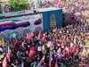 نمایش خودروی ویژه حمل پیکر رهبر شهید هر شب در یکی از میادین  تهران