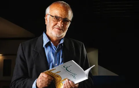 کتابخانه شخصی و ارزشمند «فرهنگ شکوهی» به بنیاد ایران‌شناسی سمنان اهدا شد