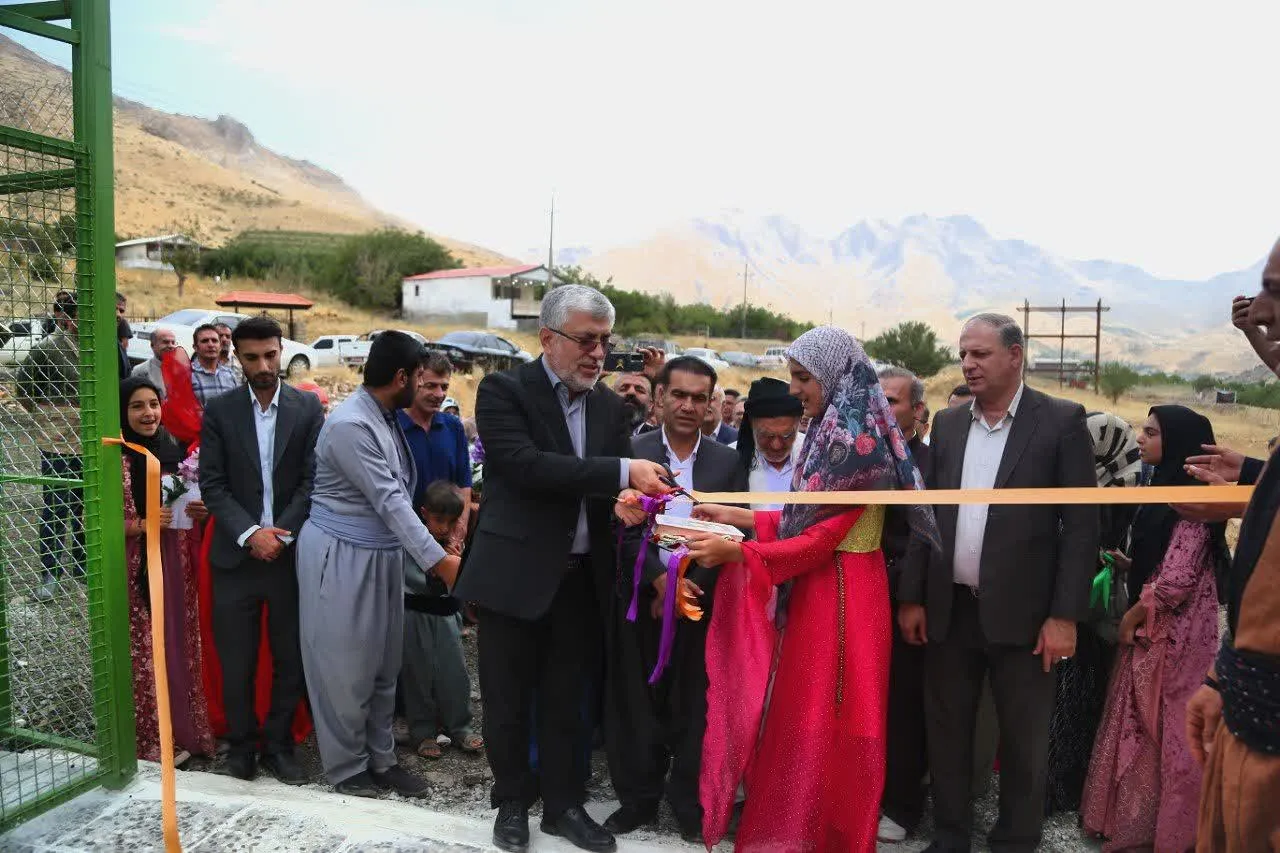 افتتاح زمین چمن مصنوعی مینی فوتبال روستای «دمیو» در شهرستان سروآباد
