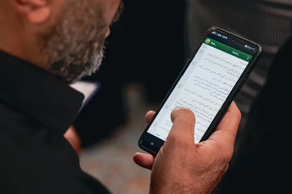  حضور مردم عزادار بر مزار مطهر رهبر شهید