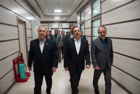 بازدید استاندار قزوین از شرکت شهرک‌های صنعتی استان