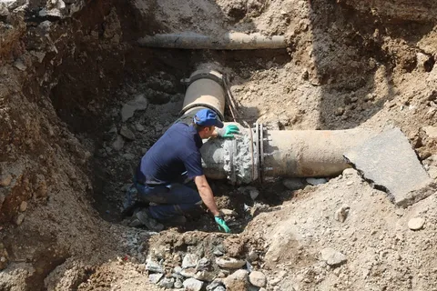 رفع کامل شکستگی خطوط آب در محدوده حفاری مترو منطقه ۲۲ تهران