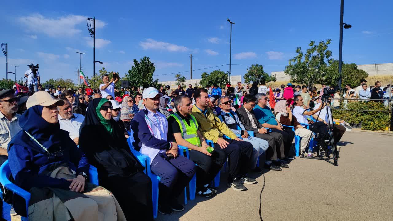 همایش بزرگ پیاده روی خانوادگی بمناسبت روز قزوین برگزار شد