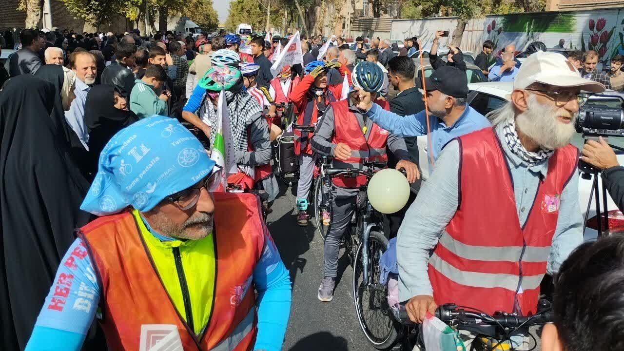 رکاب‌زنان ترکیه‌ای در اصفهان، پیام‌آوران همدلی و همدردی با کودکان میناب