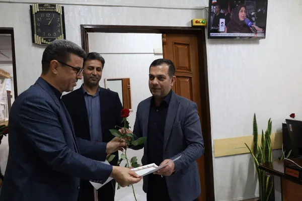 تقدیر مدیرکل ورزش و جوانان خراسان رضوی از کارکنان به مناسبت روز کارمند