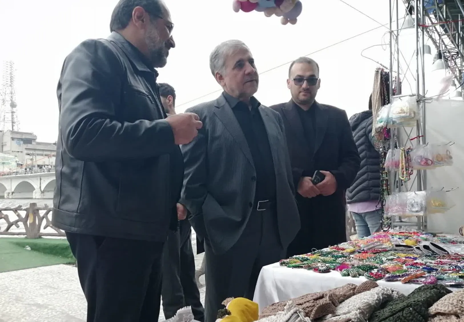 بازدید معاون هماهنگی امور اقتصادی و گردشگری استانداری مازندران از نمایشگاه صنایع‌دستی و سوغات تنکابن