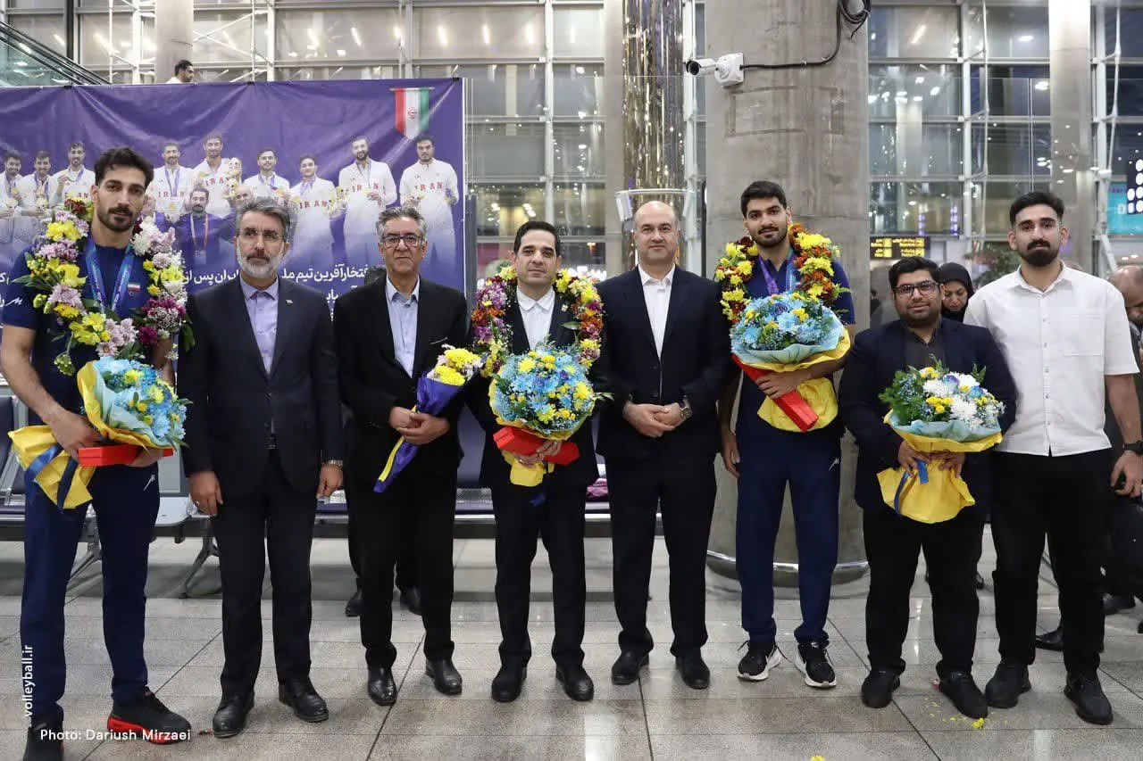 مراسم استقبال از قهرمانان والیبال بازی های آسیایی ناگویا برگزار شد
