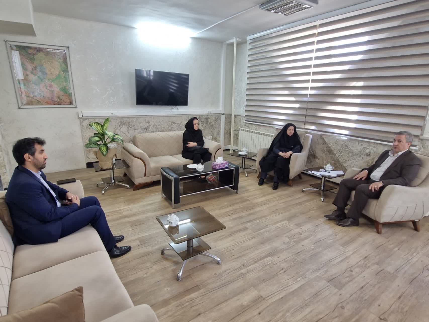 مدیرکل انتقال خون استان قزوین با فرماندار تاکستان دیداروگفتگو کرد مدیرکل انتقال خون استان قزوین با فرماندار تاکستان دیداروگفتگو کرد