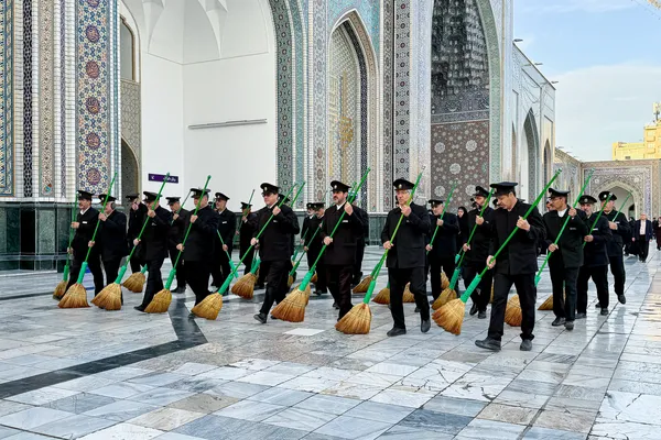 آیین تعویض شیفت خدام حرم مطهر رضوی
