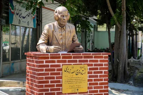 تندیس گوینده پیشکسوت رادیو البرز در زادگاه او نصب شد