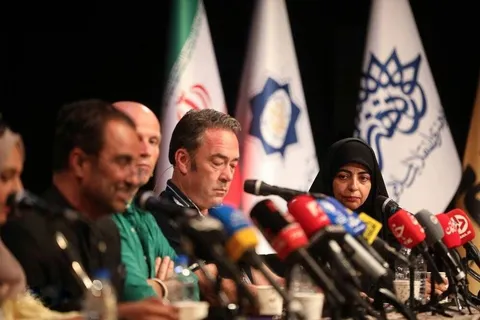 چهره‌های بین‌المللی رسانه، بازتاب جهانی تشییع و جنگ روایت‌ها را بررسی کردند