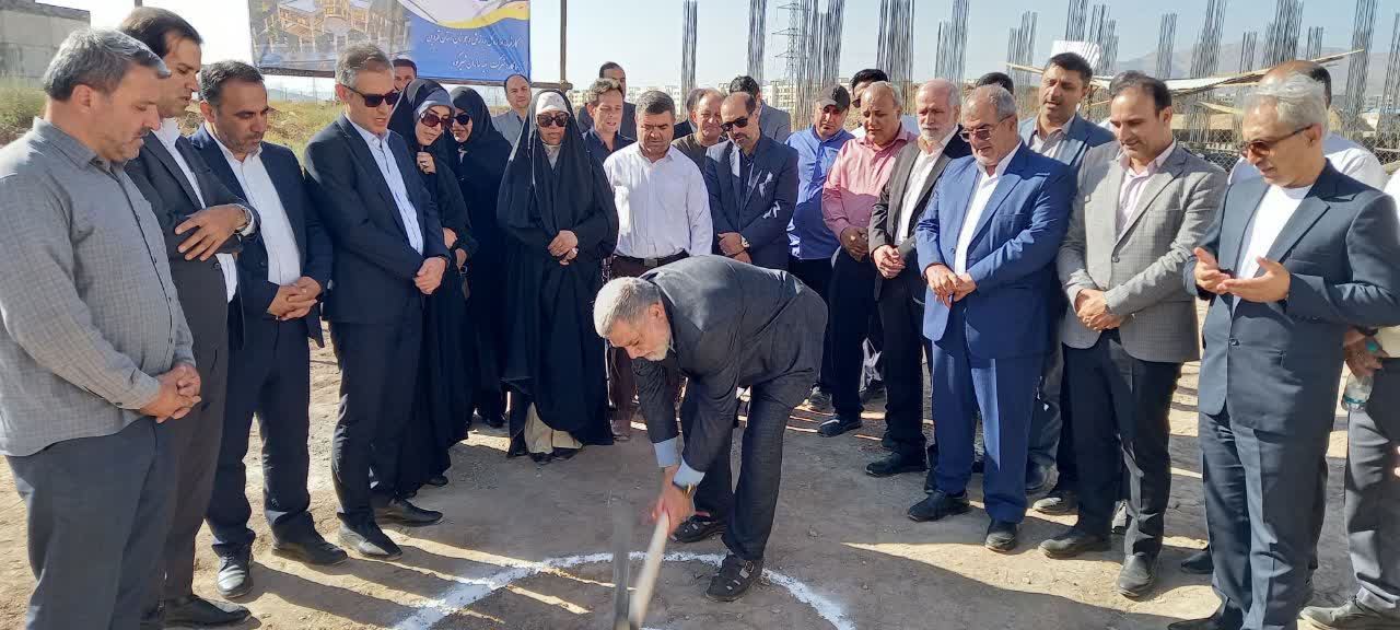 همزمان با هفته دولت، زمین چمن مصنوعی روستای سنجانک افتتاح شد