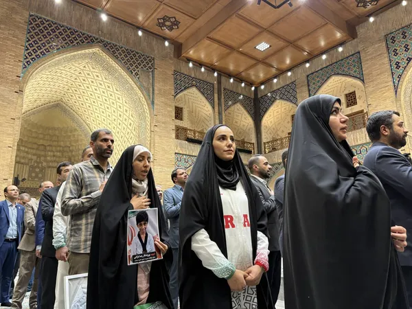 آیین قرائت سوگند و اعطای پرچم به پرچمداران کاروان ایران