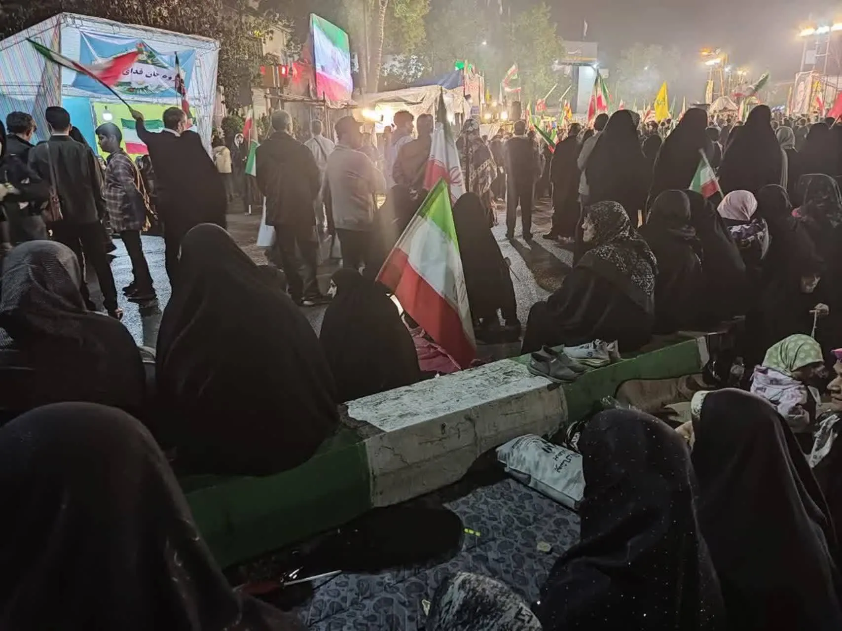 قهرمانان هیأت سهگانه گلستان در ادامه پویش «هر شب یک هیأت پای کار انقلاب» به برنامههای فرهنگی و اجتماعی جوانان پیوستند. قهرمانان هیأت سهگانه گلستان در ادامه پویش «هر شب یک هیأت پای کار انقلاب» به برنامههای فرهنگی و اجتماعی جوانان پیوستند.