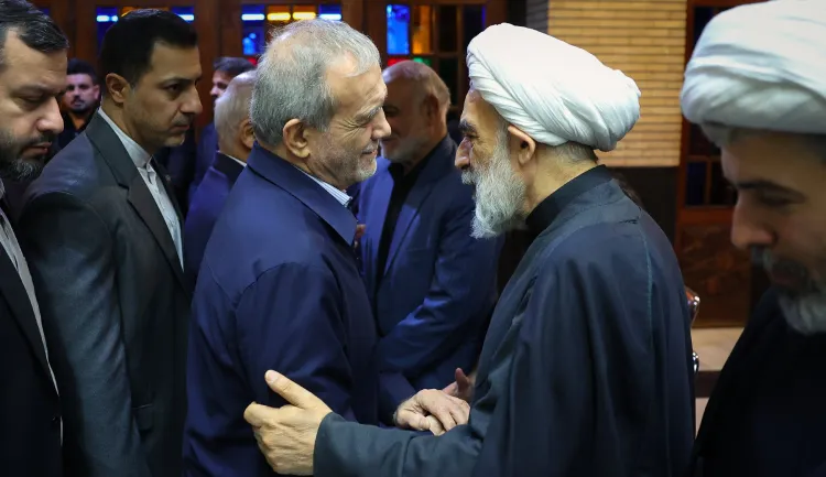 رئیس‌جمهور پزشکیان در مراسم ترحیم حاج محمد قمی حضور یافت