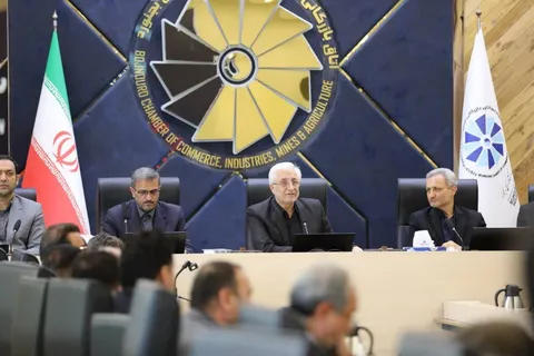 استاندار خراسان شمالی: حفظ اشتغال و تکمیل زنجیره ارزش آلومینا اولویت استان است / کشاورزی نیازمند راهکارهای بنیادی است، نه مُسکن