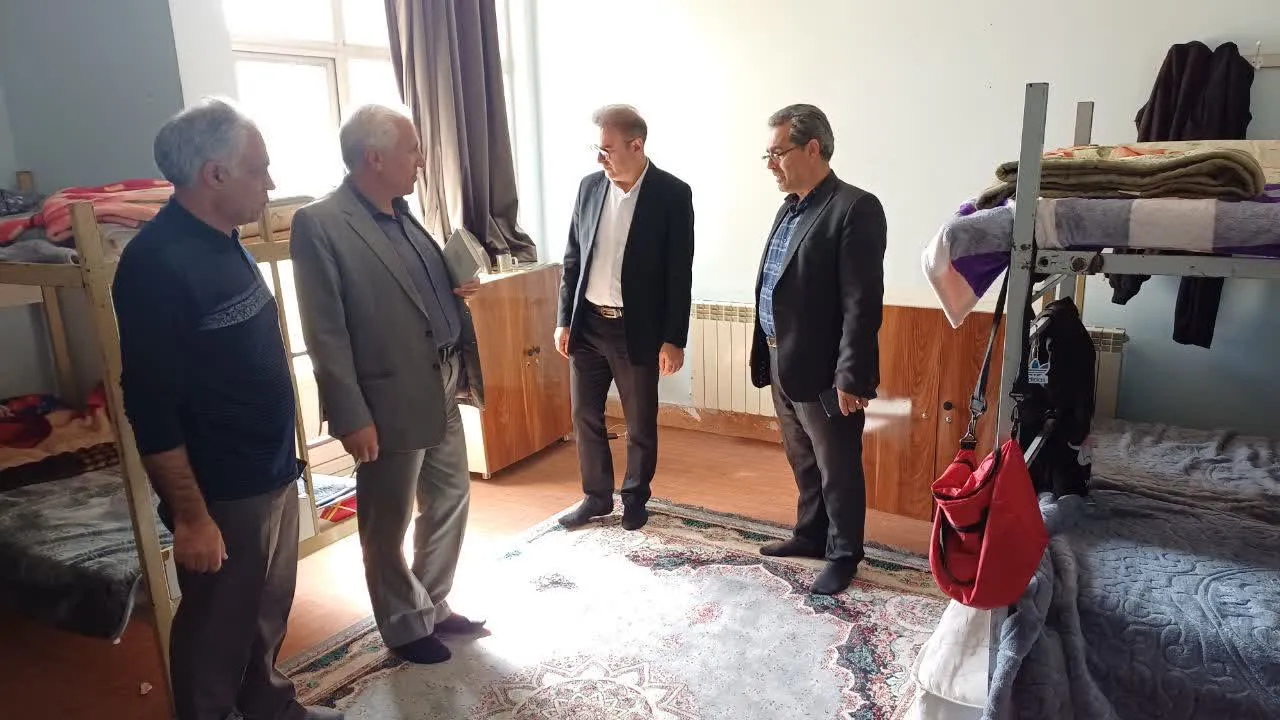 بازدید میدانی معاون اجتماعی دادگستری اردبیل از خوابگاه مدرسه شیخ مفید با محوریت صیانت از حقوق دانش‌آموزان