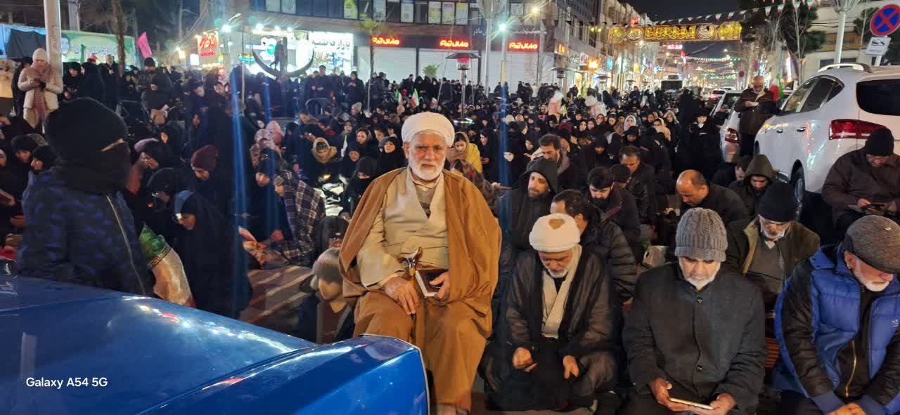 راهپیمایی مردم کرج در دوازدهمین شب عزاداری شهادت رهبر انقلاب