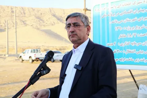 استاندار لرستان: هر شهرستان باید یک شهرک گلخانه‌ای داشته باشد / هدف ما تعریف پروژه‌هایی است که برای مردم تولید ثروت کنند