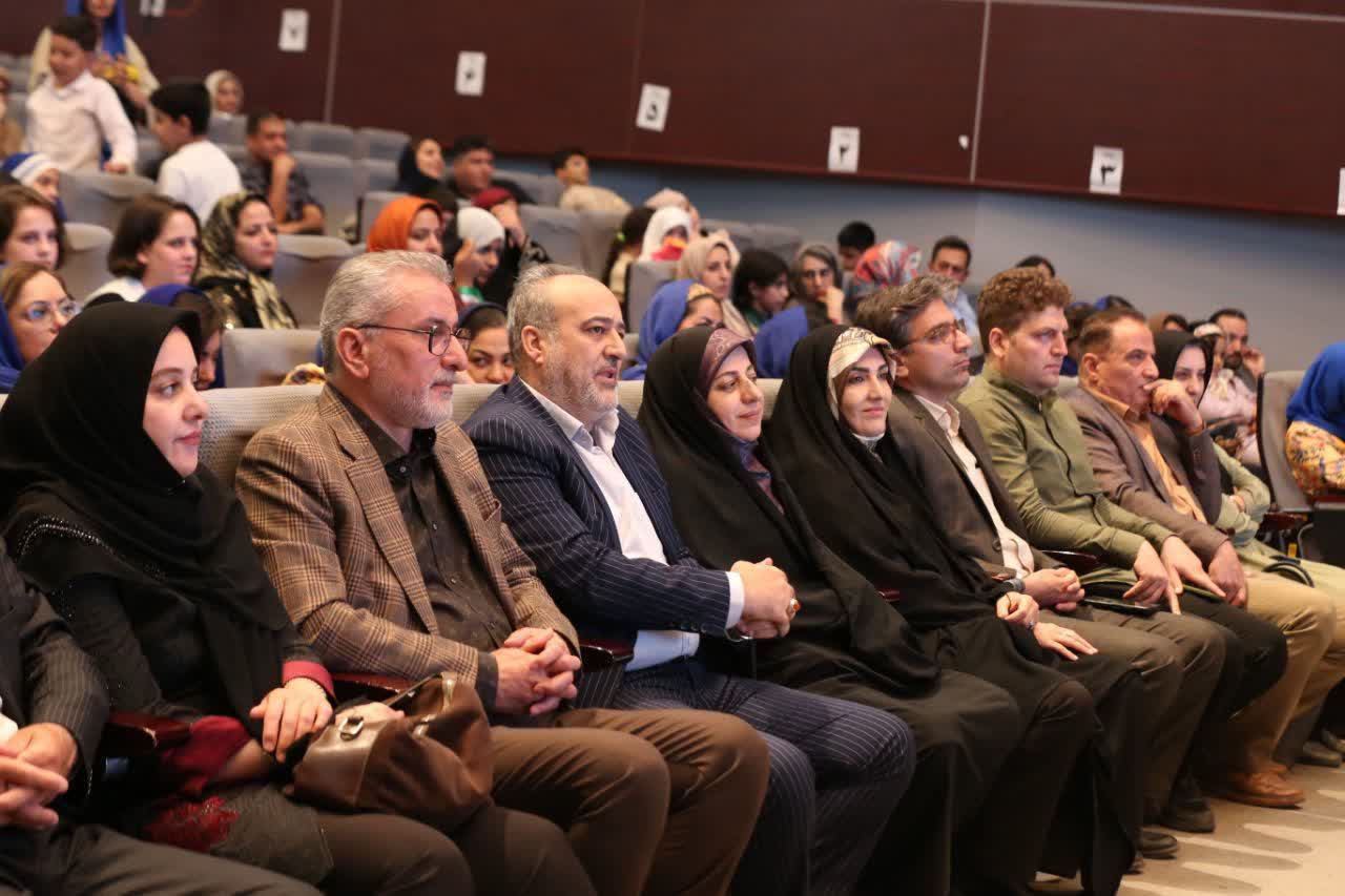 تجلیل از برگزیدگان پنجمین جشنواره بین‌المللی «سیمرغ سخن» در قزوین