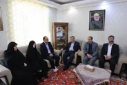 استاندار مرکزی و معاون رئیس‌جمهور با خانواده شهید «محمد پاکپور» دیدار کردند