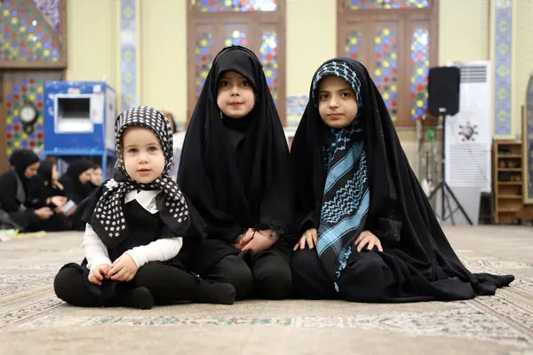 مراسم جزء خوانی قران کریم و برپایی سفره افطاری در ماه مبارک رمضان در مساجد و حسینیه های شهر کرمانشاه