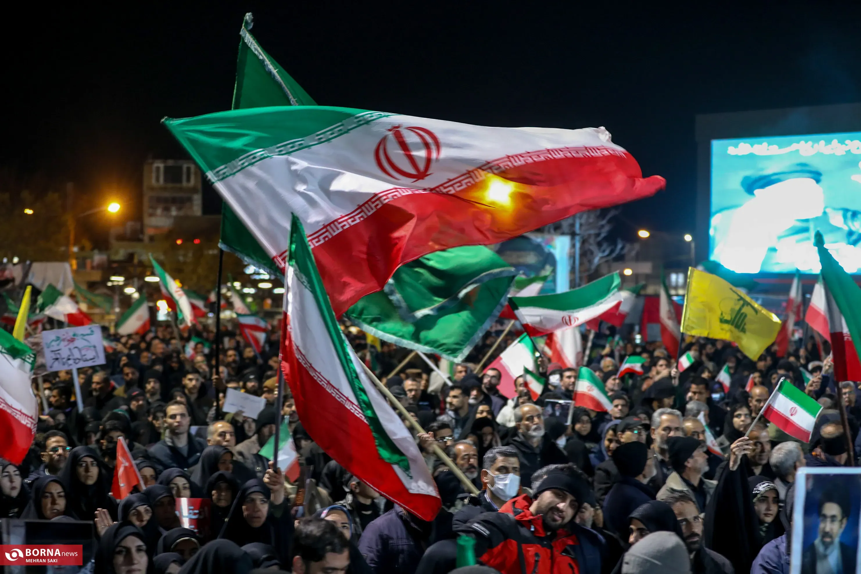 برگزاری آیین وداع با پیکر شهدای ناوشکن «دنا»