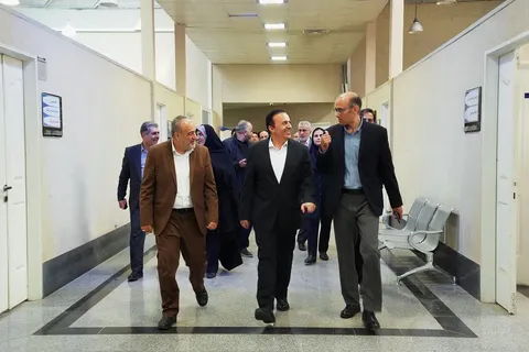  بازدید استاندار قزوین از شرکت دانش‌بنیان کیمیاگران هنر مینودری