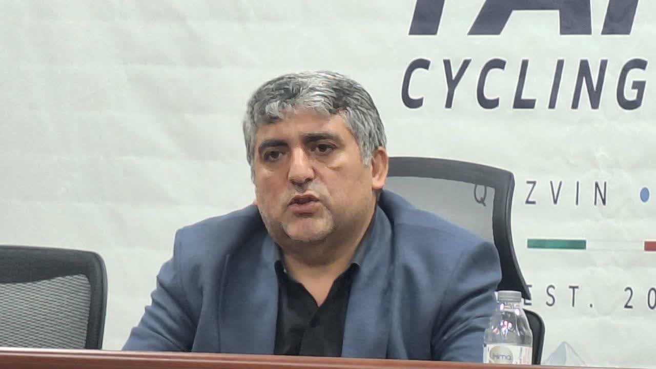 کادر فنی و بازیکنان تیم دوچرخه سواری «یارا» قراردادهای خود را امضا کردند