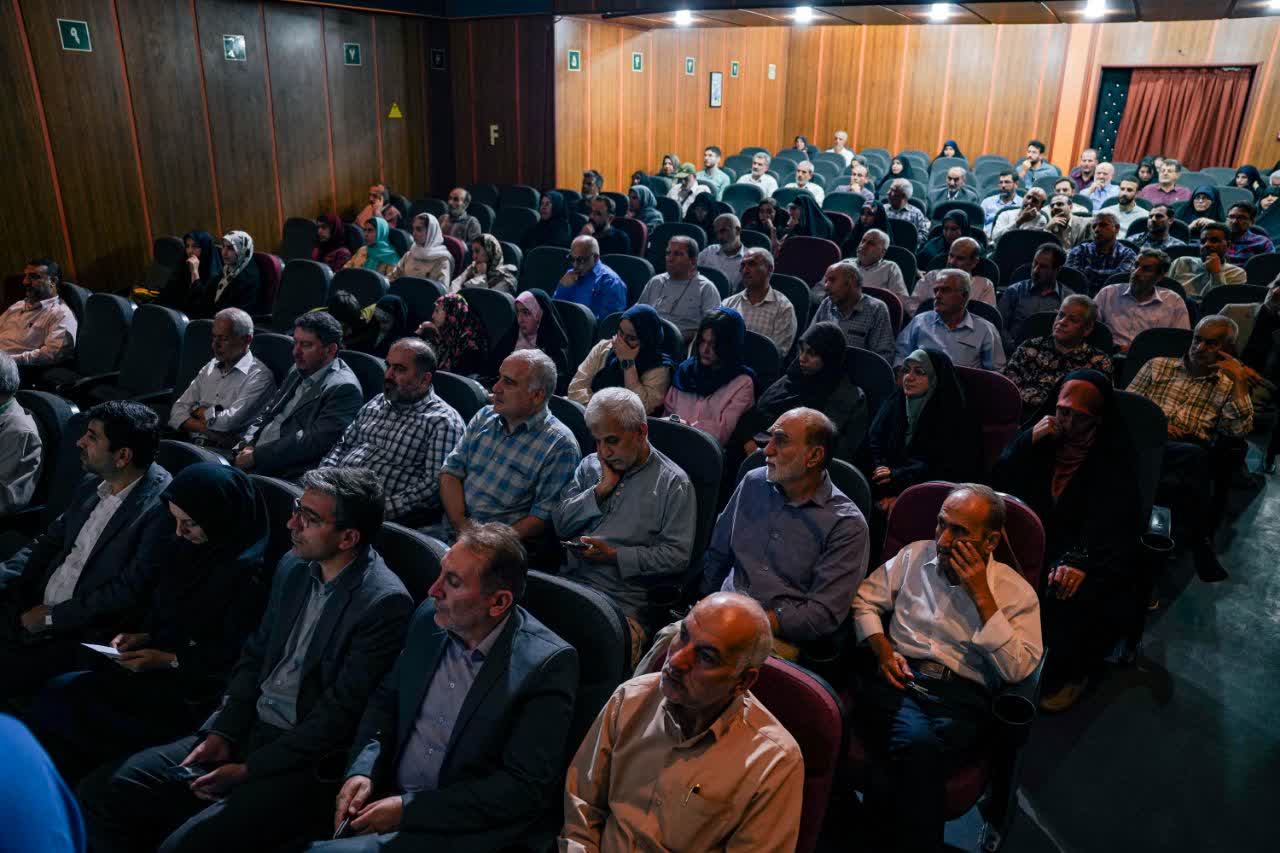 از کتاب «تا بهمن سیگار نمیکشم» با حضور مرتضی سرهنگی در قزوین رونمایی شد از کتاب «تا بهمن سیگار نمیکشم» با حضور مرتضی سرهنگی در قزوین رونمایی شد