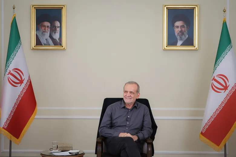 پزشکیان: مذاکره به معنای تسلیم نیست/ دولت برای خدمت به مردم خواهد ایستاد/ هیچ اختلافی میان دولت و نیروهای مسلح وجود ندارد