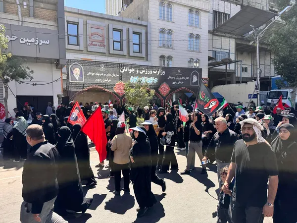 غرفه ایران یاران جوان در حاشیه تشییع رهبر شهید انقلاب در مشهد
