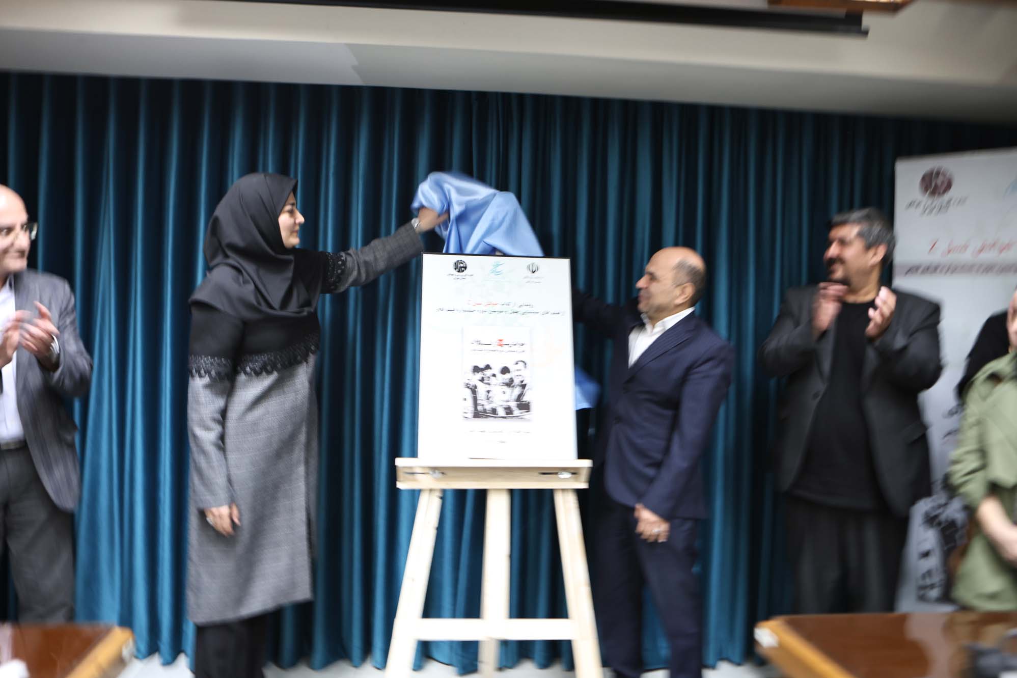 صدای نسل جوان باید در تصمیم‌سازی‌ها شنیده شود/ رونمایی از کتاب «خوانش فیلم‌های جشنواره فجر»