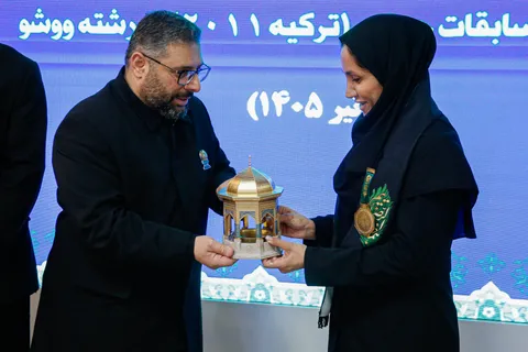 مراسم اهدای مدال محبوبه کریمی به موزه آستان قدس رضوی + گزارش تصویری
