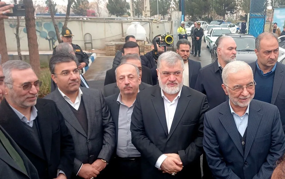 بازدید وزیر کشور از نیروگاه‌های خورشیدی و پروژه‌های عمرانی شهرستان ری