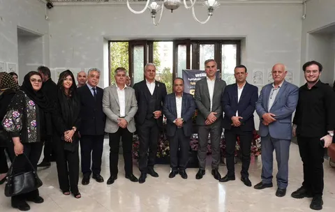 «فروغ هنر بر خاک ایران» نمایشگاهی که طلای ایرانی را با مد و لباس پیوند می‌زند