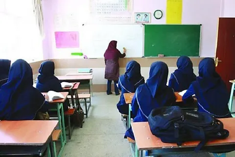 ۹۰۰ دانش‌آموز نخبه زیر چتر حمایت کمیته امداد کرمانشاه/ ۲۸ هزار دانش‌آموز نیازمند بسته لوازم‌التحریر دریافت می‌کنند