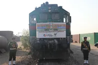 نخستین قطار کانتینری صادراتی قم به چین اعزام شد